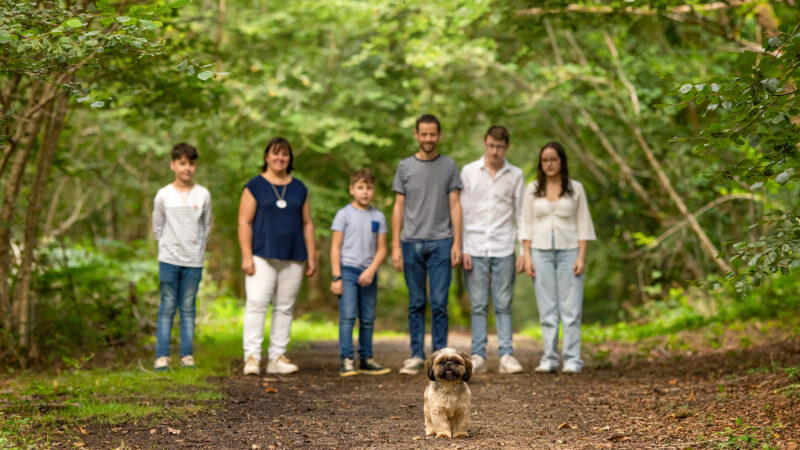 séance-photo-famille-en-forêt-Finistère