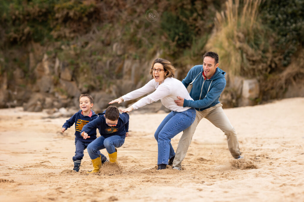 Photographe-famille-brest-plougonvelin-plouzané-couple-enfant-plage