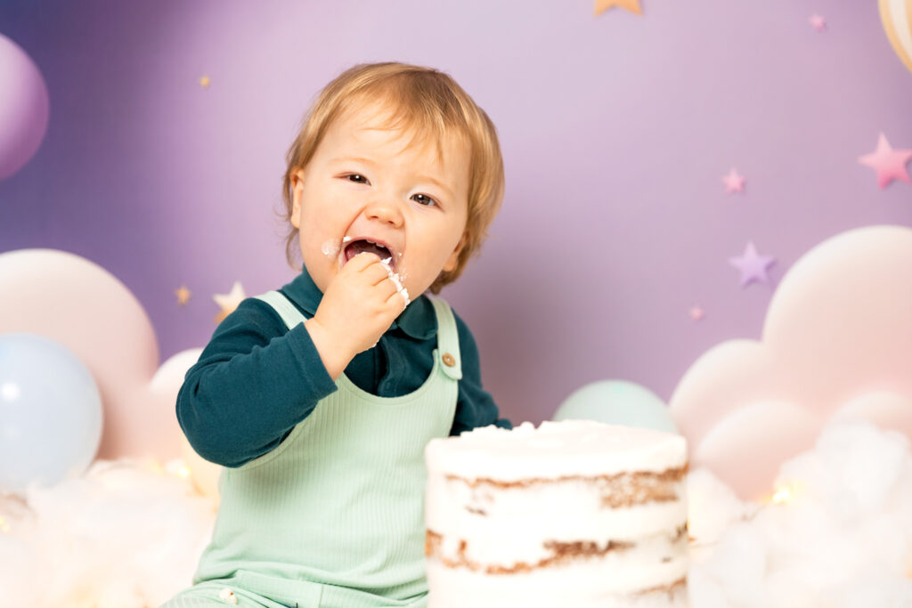 Séance photo anniversaire smash-cake bébé un et deux ans gâteau brest plougonvelin Plouzané plouarzel