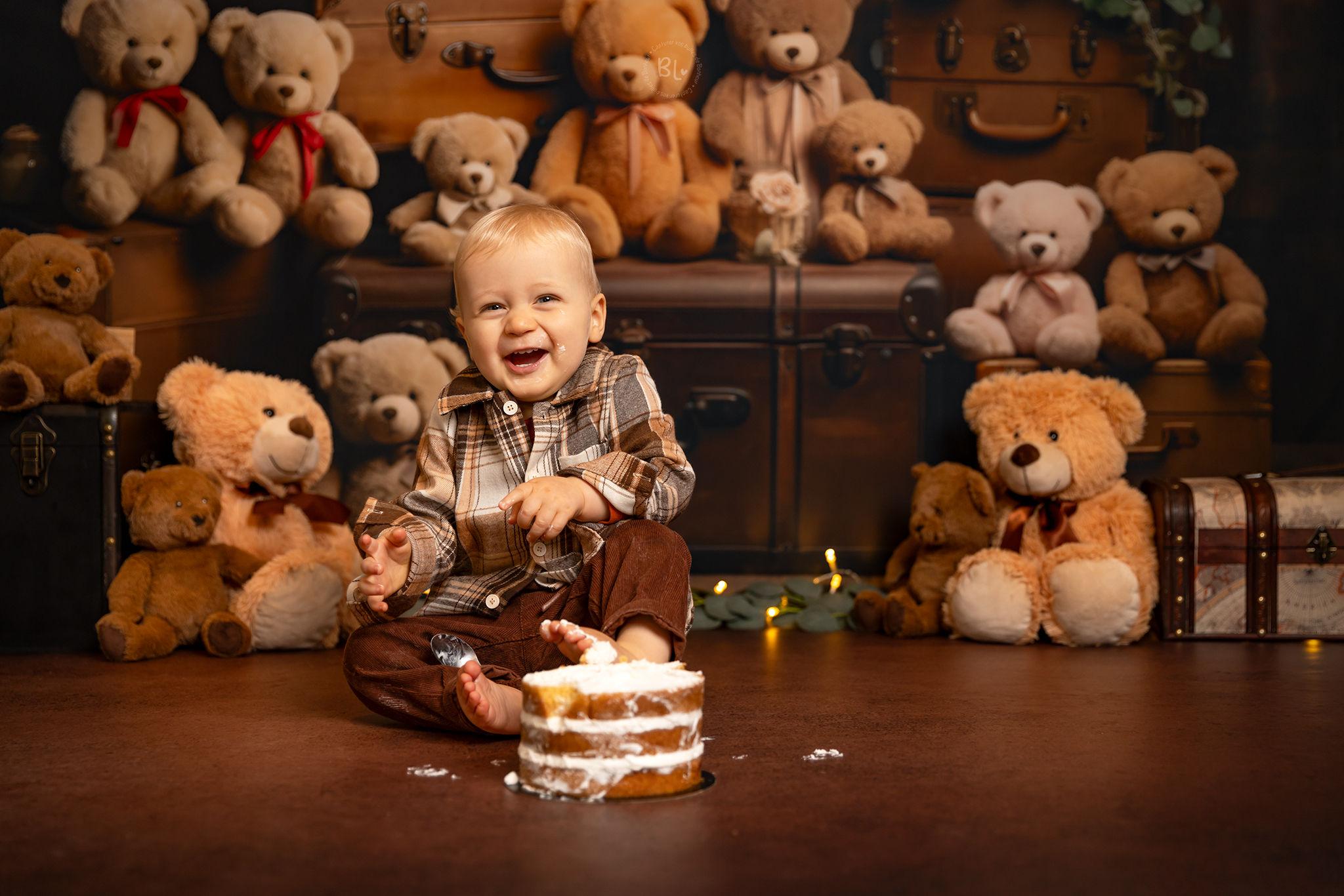 Séance-photo-smash-cake-bébé-un-an-thème-ours-anniversaire-photographe-studio-plougonvelin-plouzané-brest-finsitère-bretagne