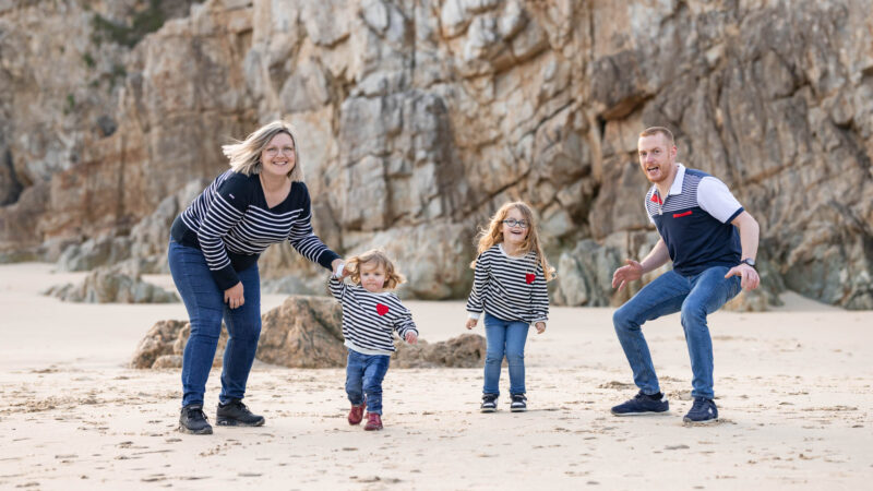 photographe-famille-couple-enfant-bord-de-mer-finistère-plouzané-brest