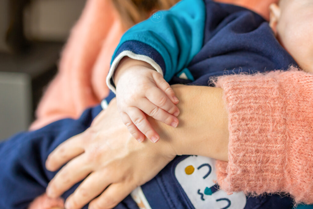 séance-photo-naissance-maison-famille-photographe-finistère
